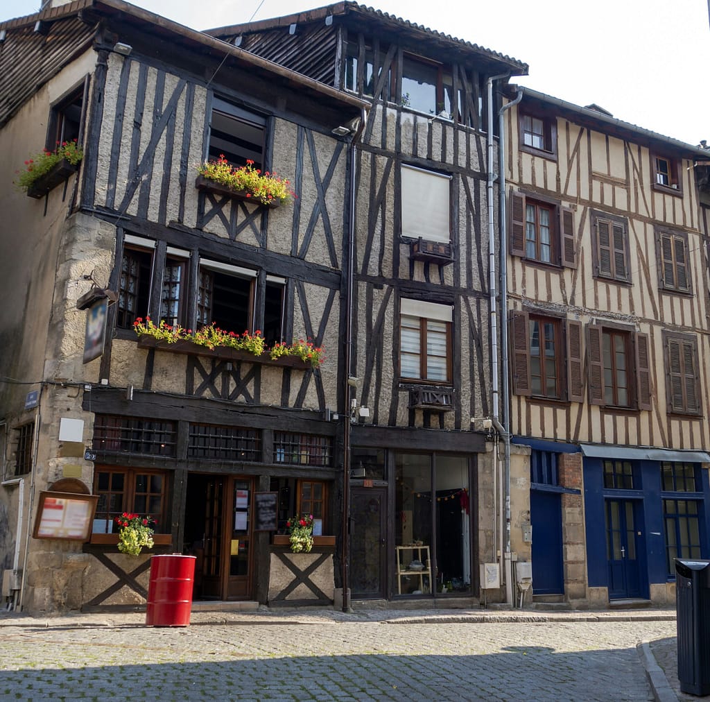 limoges chateaus france