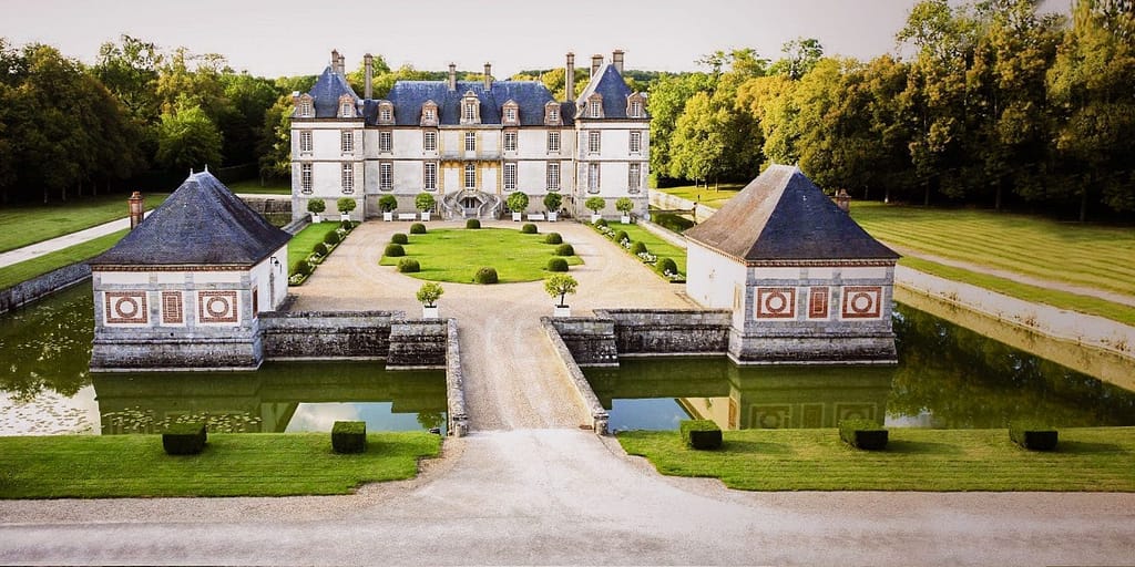 Chateau Bee - We love the sheer elegance of Chateau de Bourron, with its  moats, large gardens, opulent rooms and rich features. Located near Paris  in the Fontainebleau area, it is a