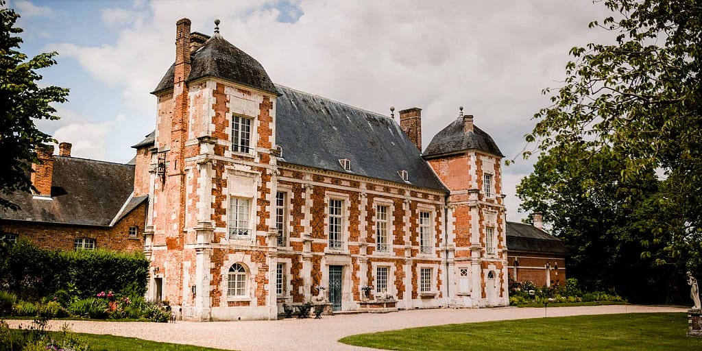 Venue in Paris : Château de Fontainebleau  Chateau wedding france, Wedding  locations, Private event space