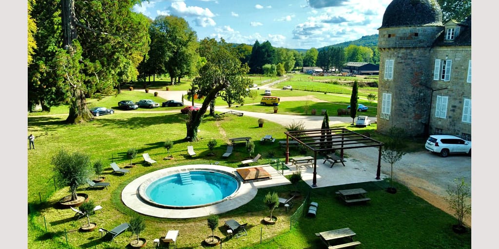 Chateau wedding swimming pool south france