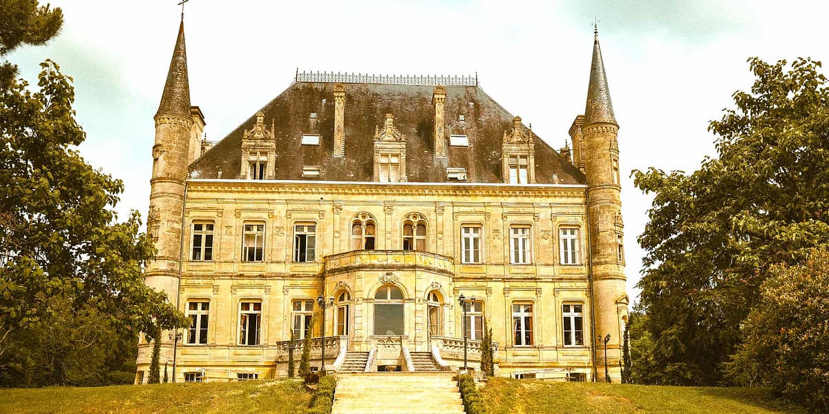 Chateau de La Valouze, wedding venue Bordeaux France