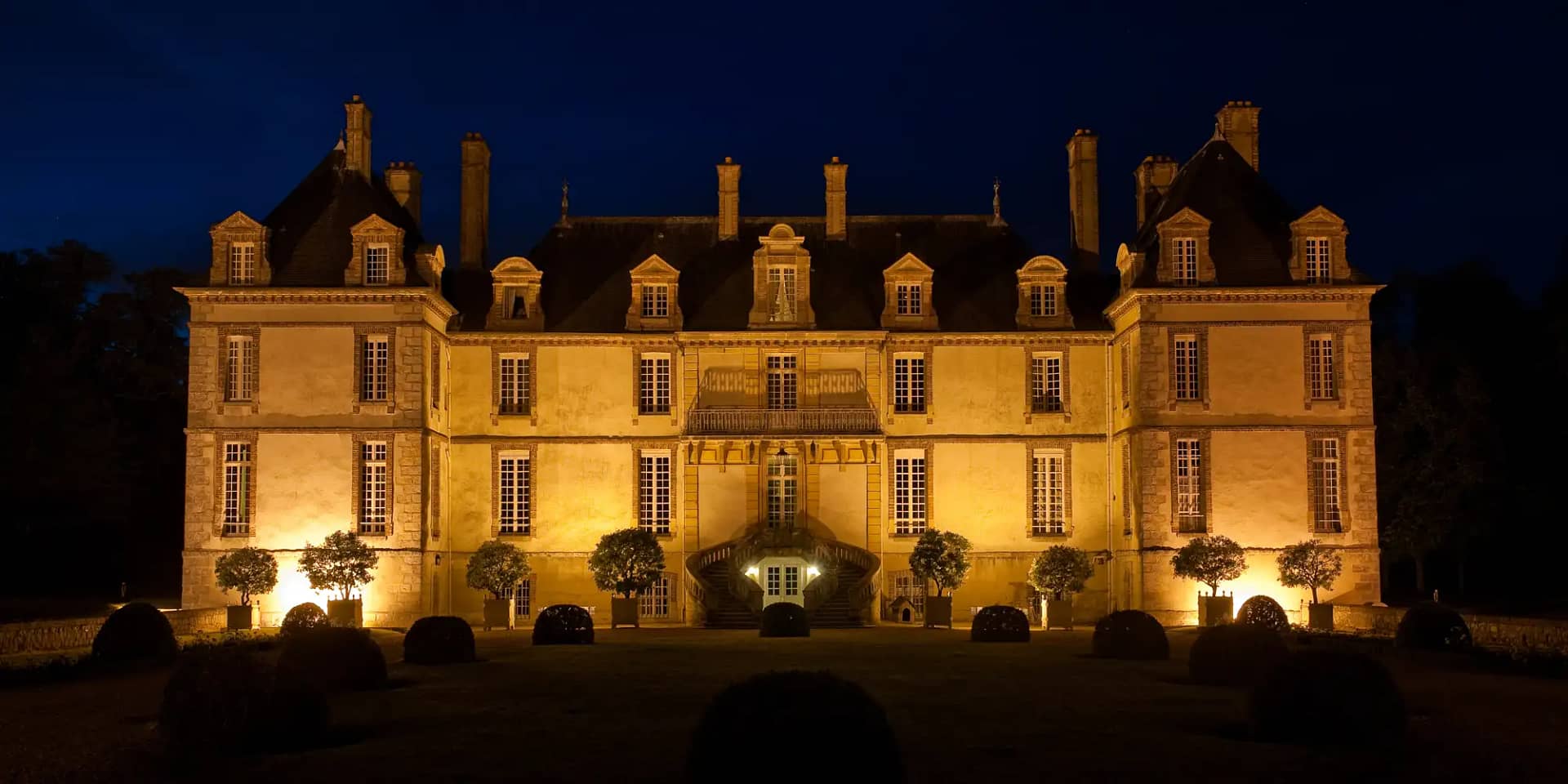 chateau de la villette similar