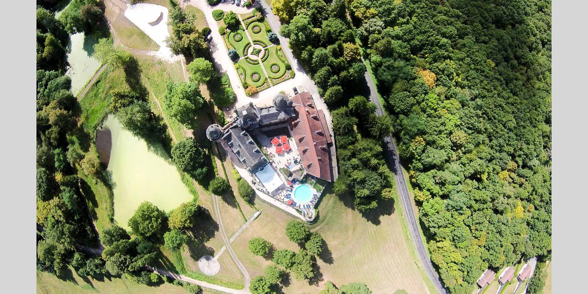 french wedding venue with a large sleeping capacity