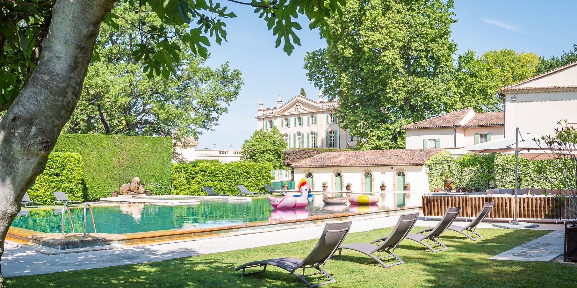 chateau pool wedding france