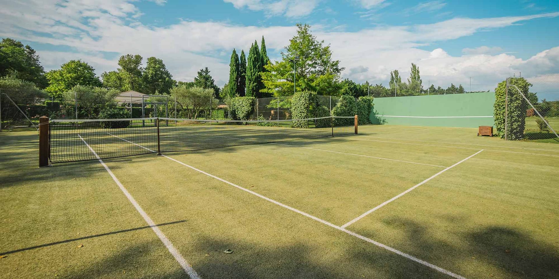 chateau tennis court