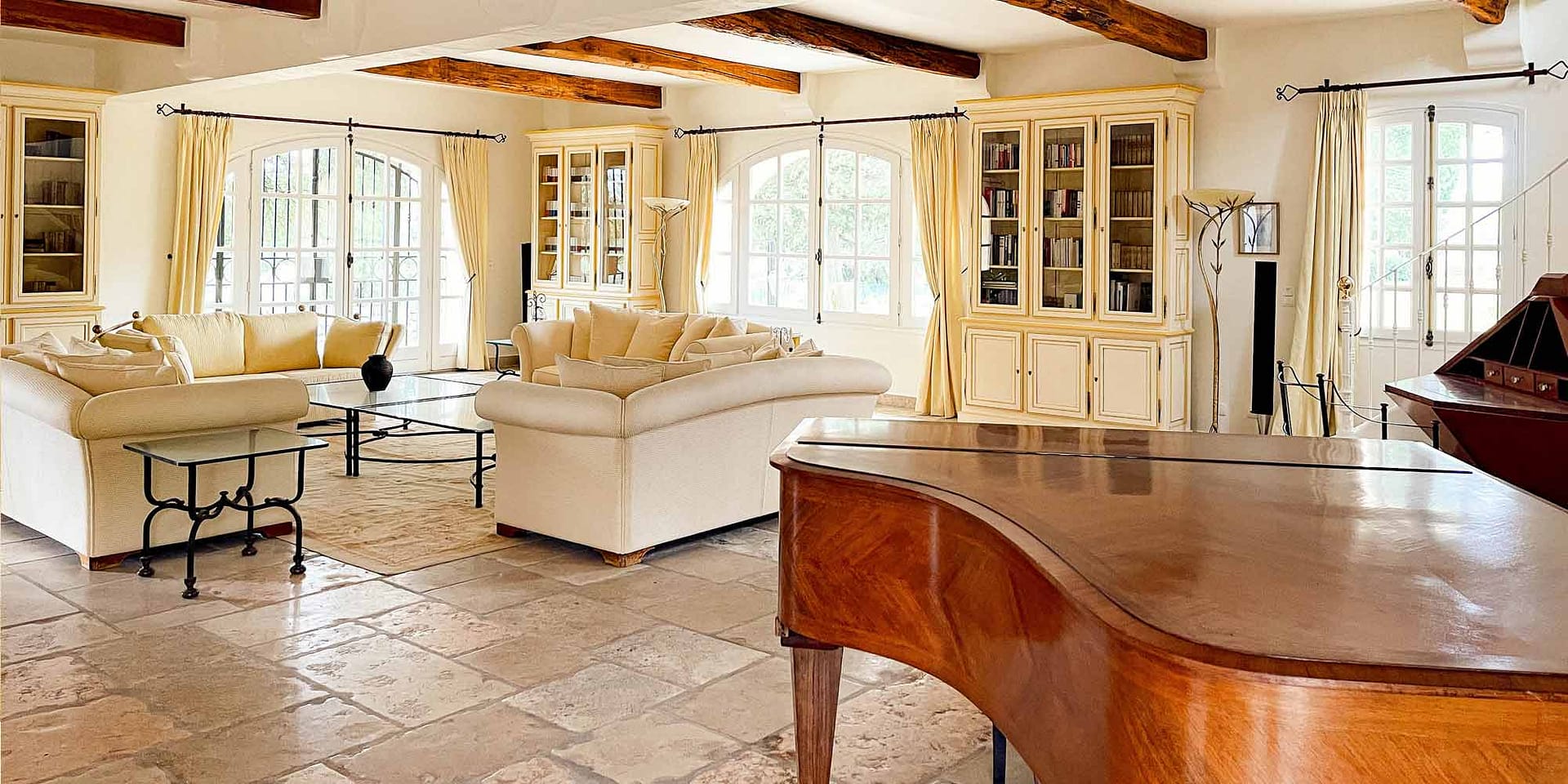 chateau les crostes lounge