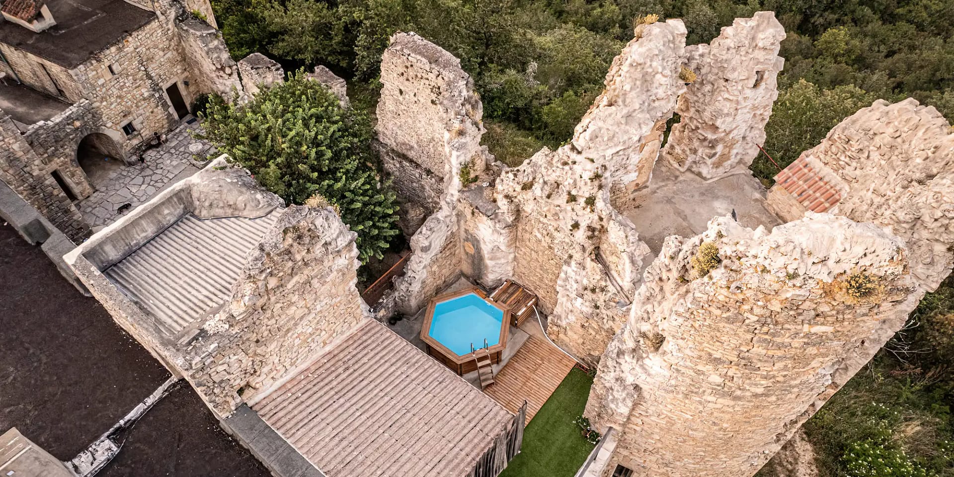 chateau Jacuzzi