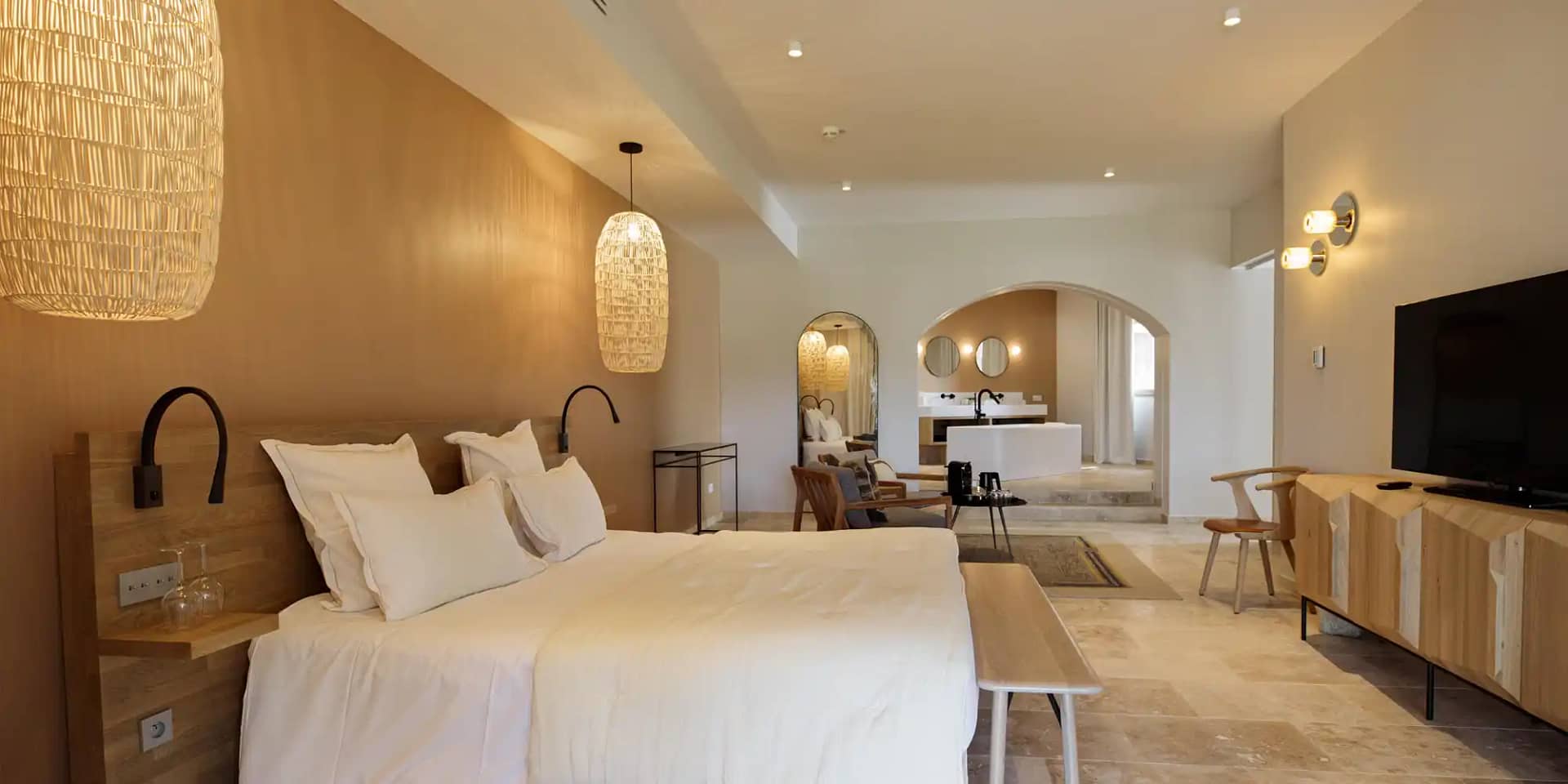 chateau l'hospitalet bedrooms