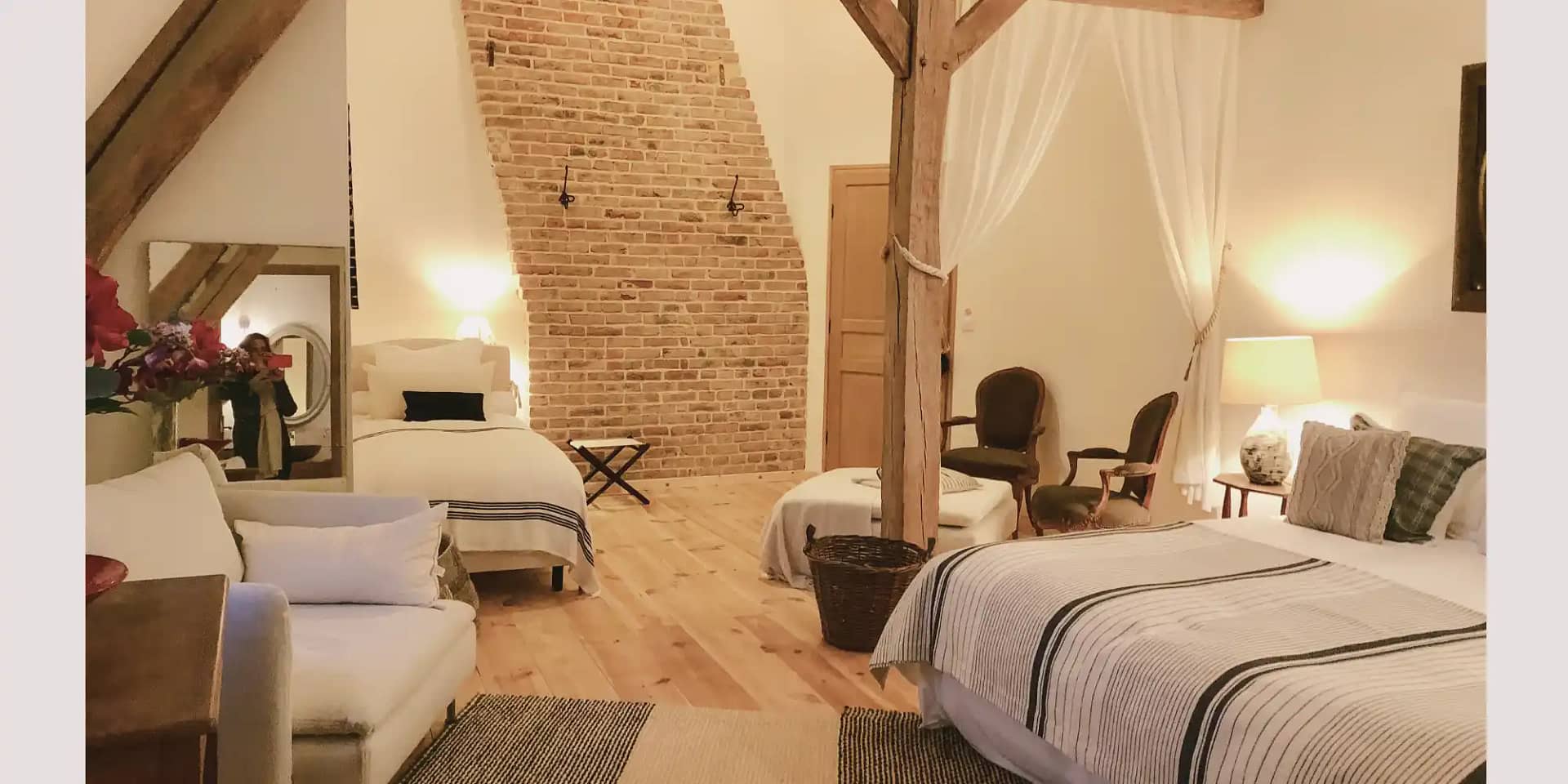chateau with accommodation near paris