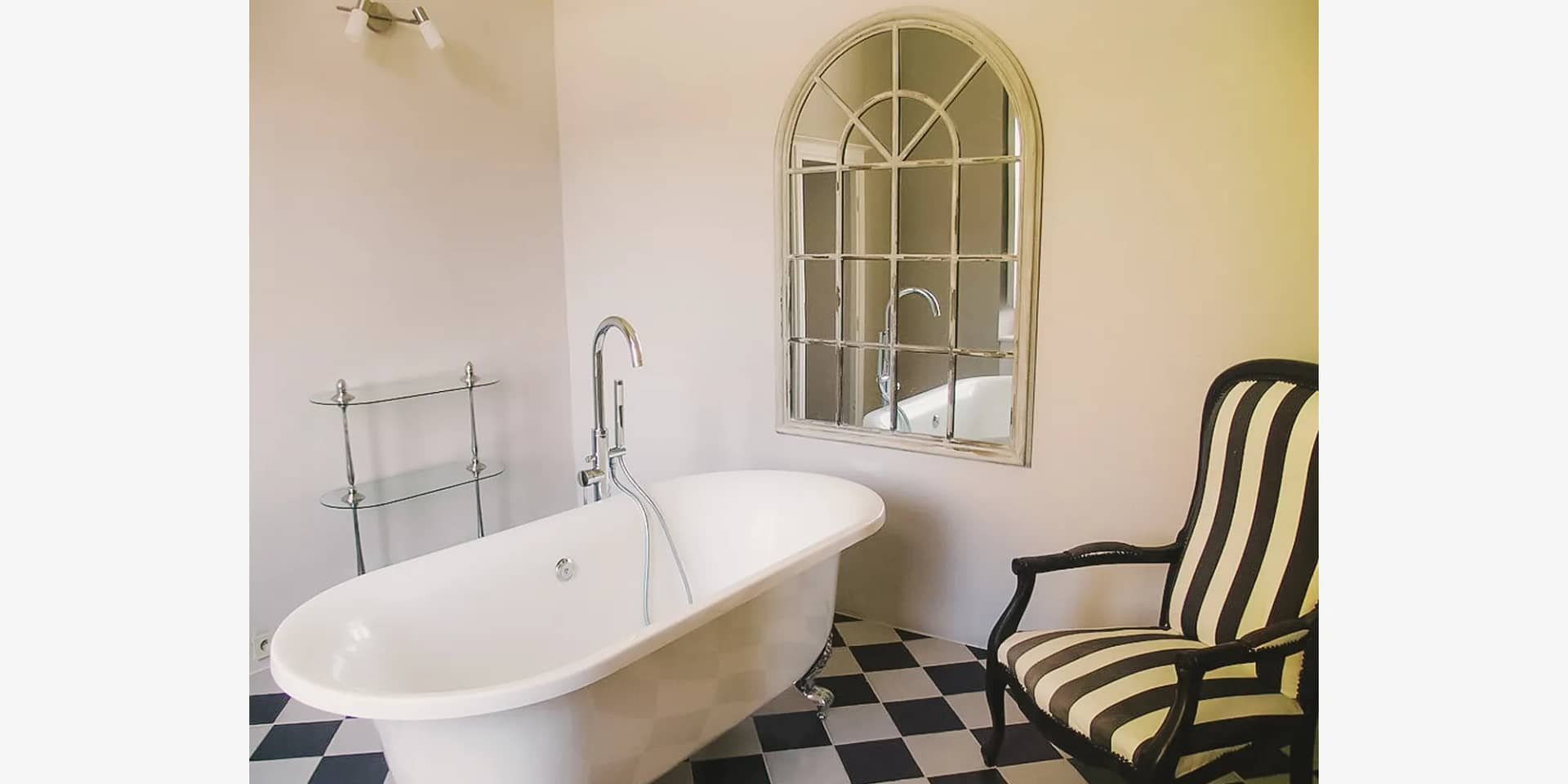 chateau lisse bathroom