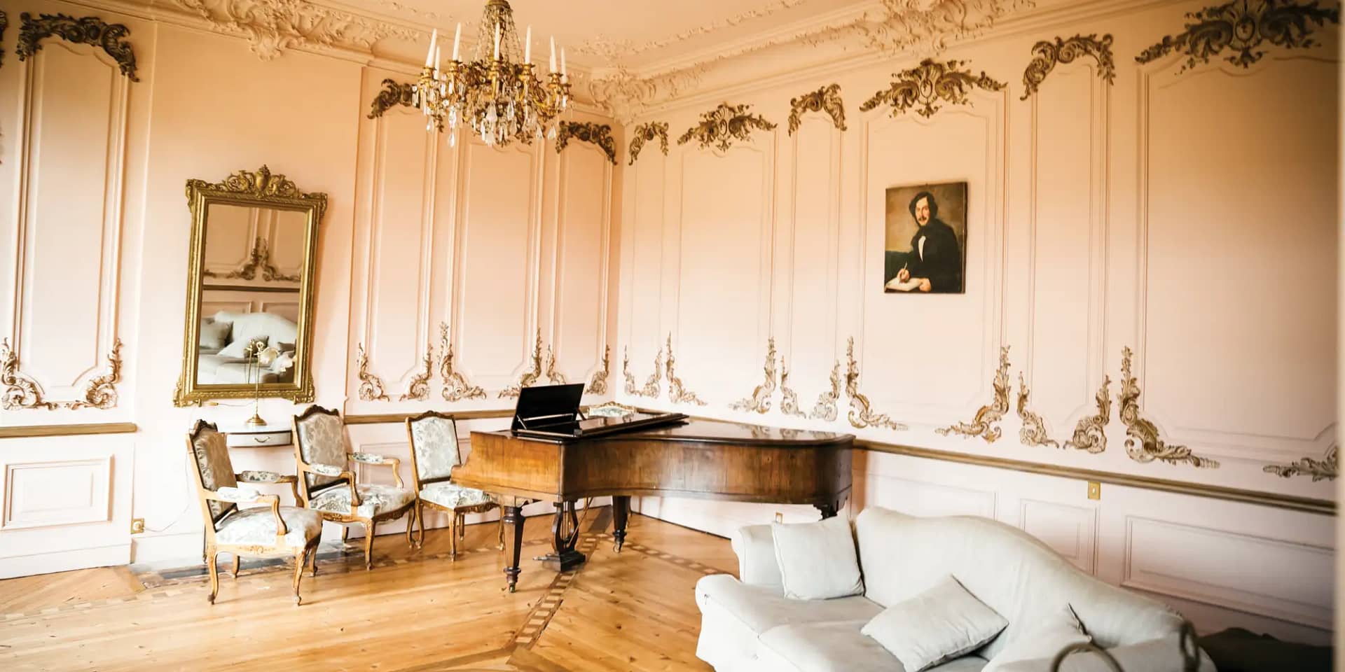 chateau lisse bedroom