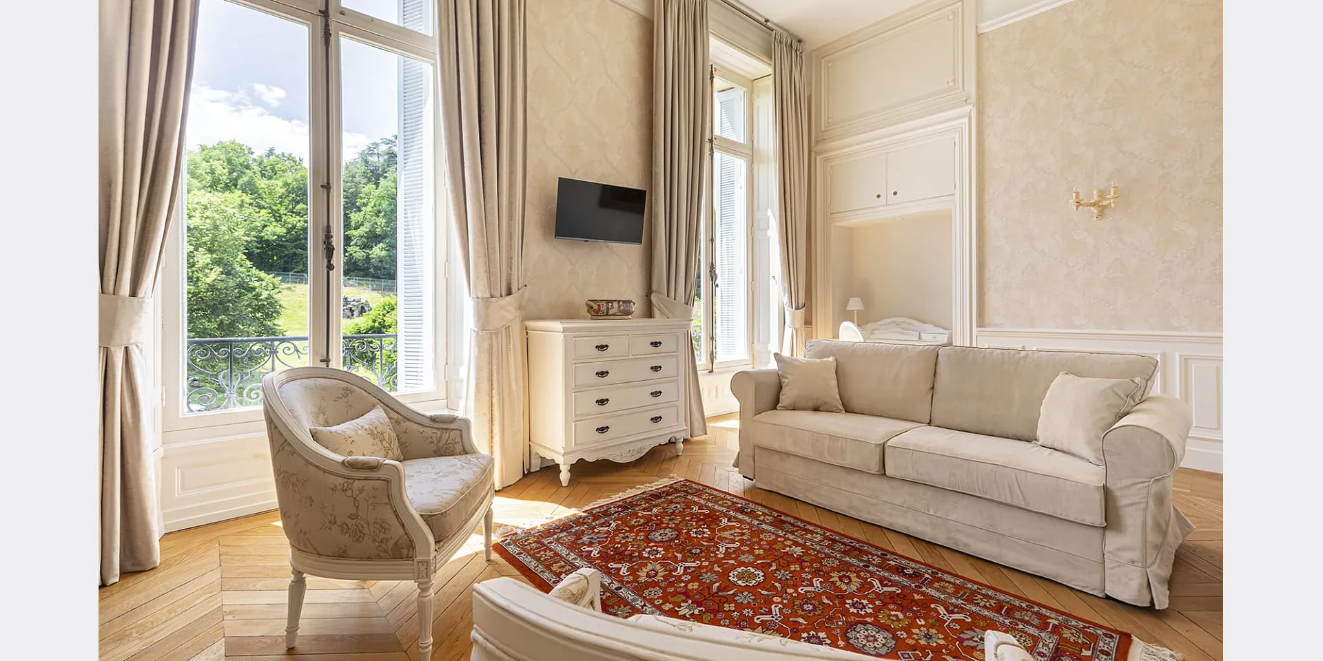 chateau lyon to hire