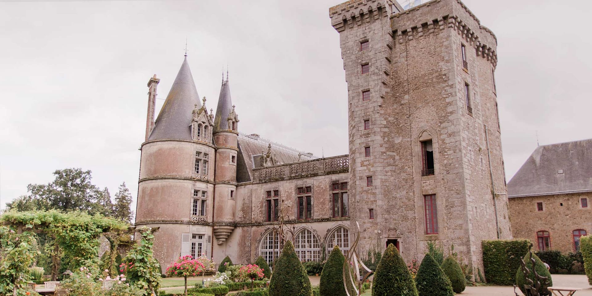 bienvenue au chateau wedding