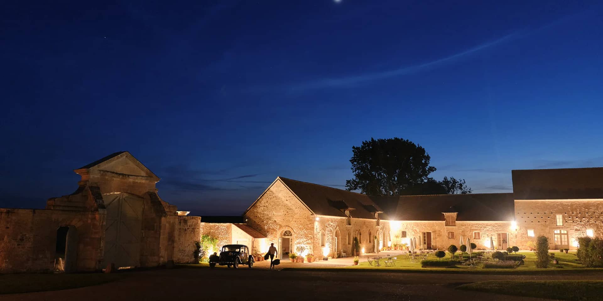 wedding venue near paris that sleeps 100
