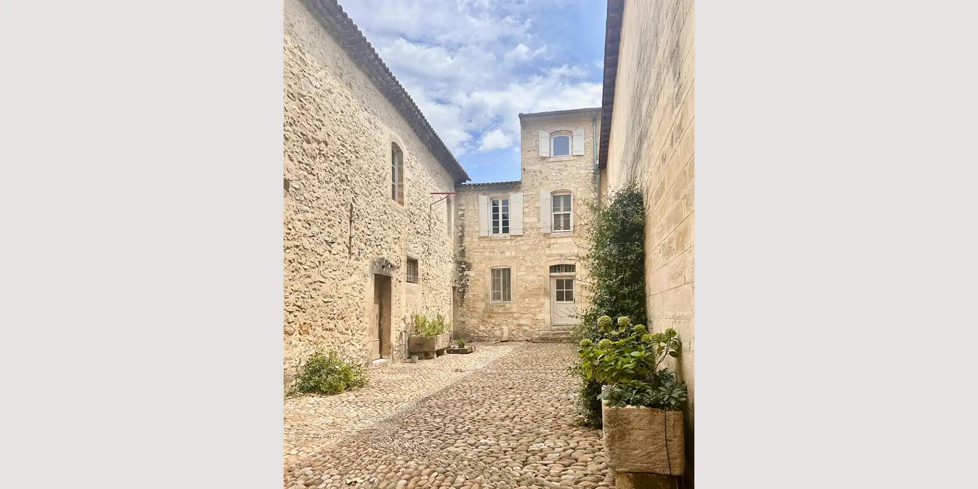 romantic wedding venue avignon